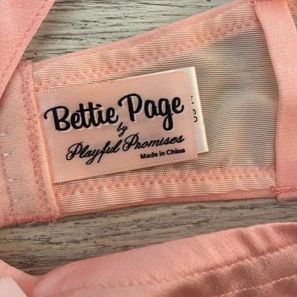 NWOT Bettie Page x playful promises satin bra and garter belt retro size 14 10 L - Picture 4 of 12